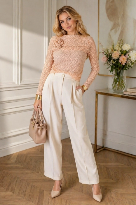 Bluzka koronkowa pudrowo różowa z aplikacją 3D dekolt łódka długi rękaw Champorcher