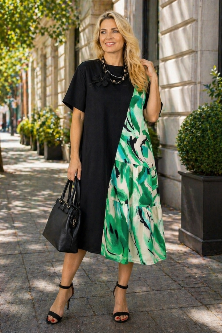 Sukienka midi czarna z zielonym printem asymetryczna rozkloszowana z krótkim rękawem Battistocchi