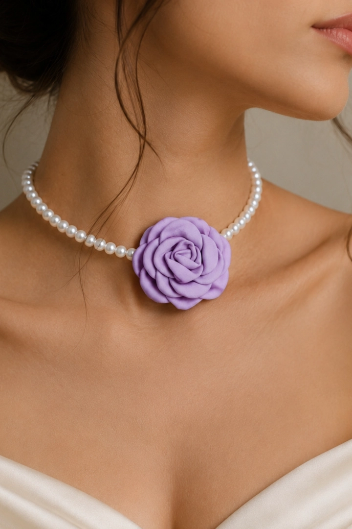 Choker z perłami i różą fioletową elegancki naszyjnik damski na szyję Accattapane