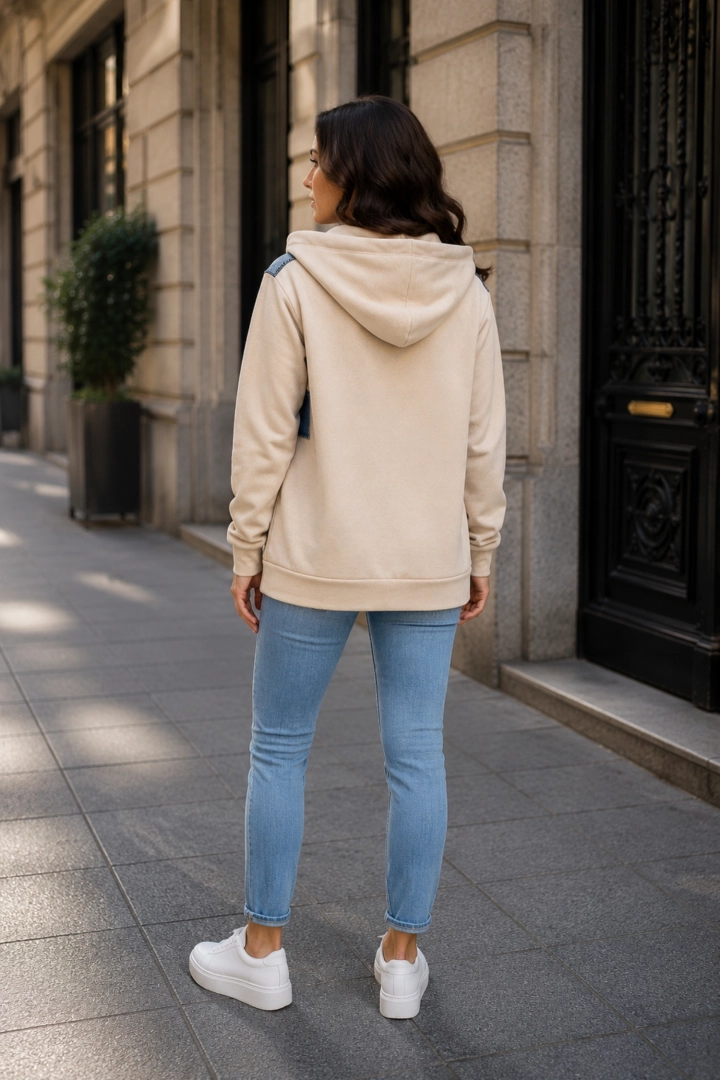 Bluza oversize damska beżowa z kapturem i kontrastowymi wstawkami