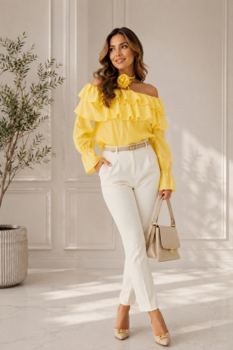 Bluzka damska oversize żółta pastelowa z odkrytymi ramionami falbany choker kwiat Calzoppo