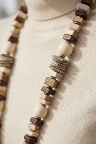 Naszyjnik długi drewniane koraliki beż ecru naturalny styl boho geometryczny Callarella
