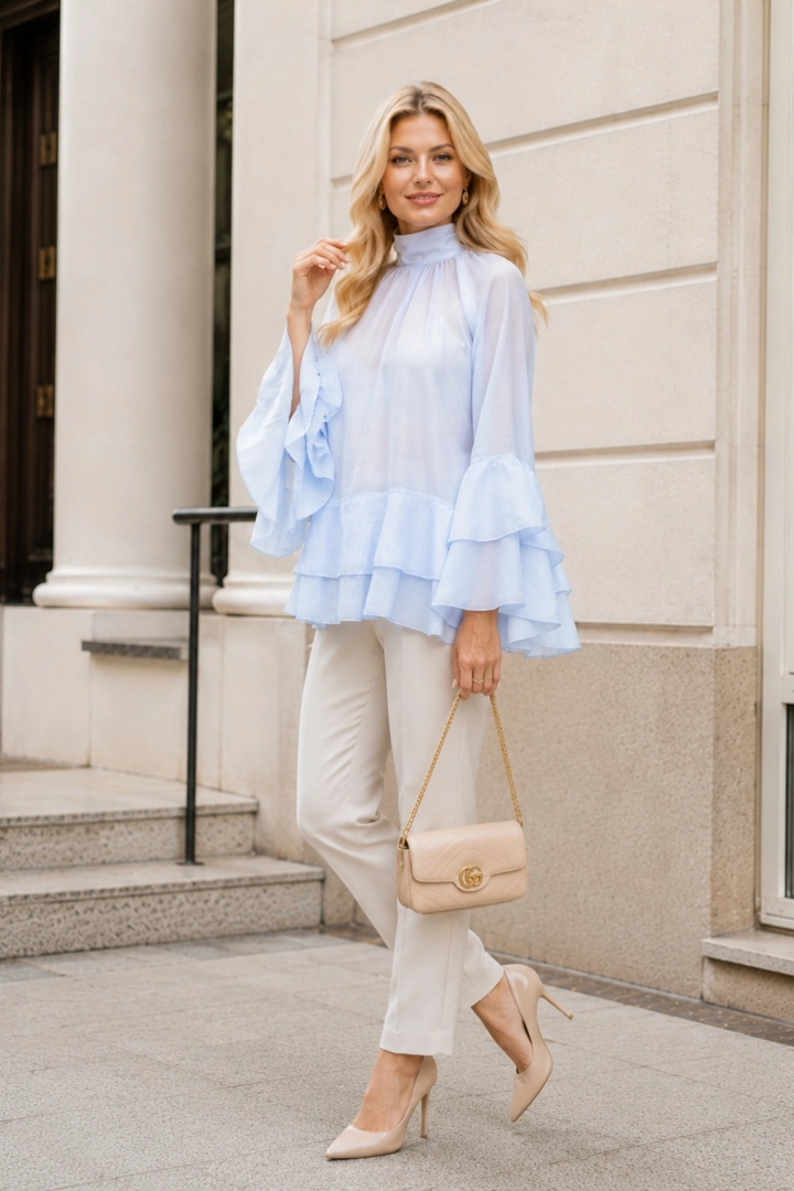 Elegancka bluzka damska baby blue półtransparentna z falbanami luźna z długim rękawem i wiązaniem z tyłu Migliarucci