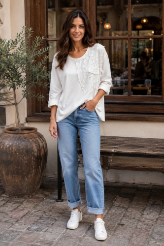Bluza damska biała oversize z dekoracyjną wstawką i imitacją kieszeni Gandosso