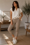 Spodnie damskie slim fit fango z wysokim stanem kieszeniami z przodu i z tyłu na gumce w pasie  Cereseto