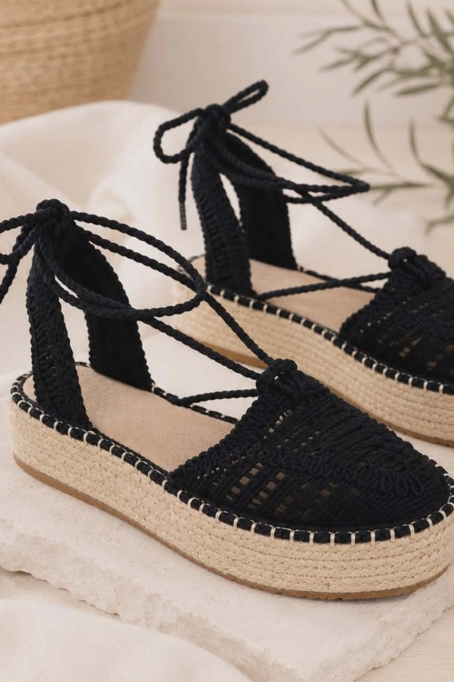 Espadryle damskie czarne wiązane wokół kostki z lekką konstrukcją sprawdzają się na lato