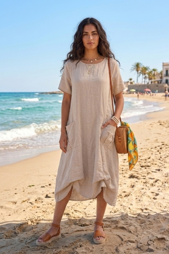 Beżowa sukienka lniana oversize midi z kieszeniami i krótkim rękawem w naturalnym stylu
