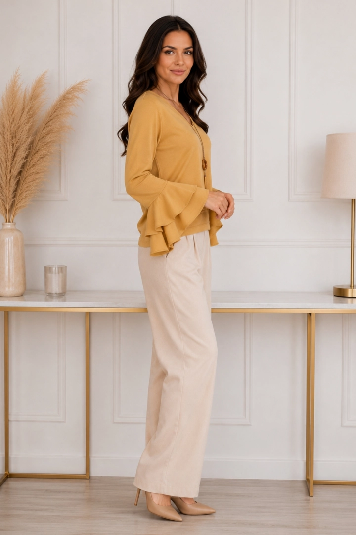 Bluzka damska camel z falbanami przy rękawach i eleganckim wykończeniem Spergolaia