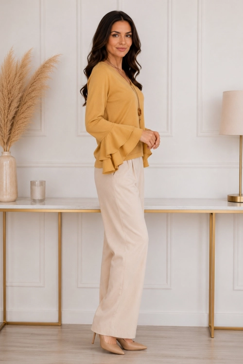 Bluzka damska camel z falbanami przy rękawach i eleganckim wykończeniem Spergolaia