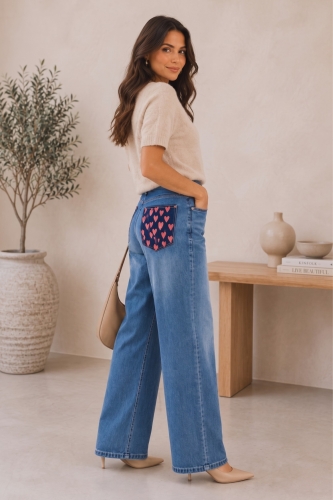 Spodnie damskie denim blue wide leg Belgiardino z ozdobną kieszonką serca