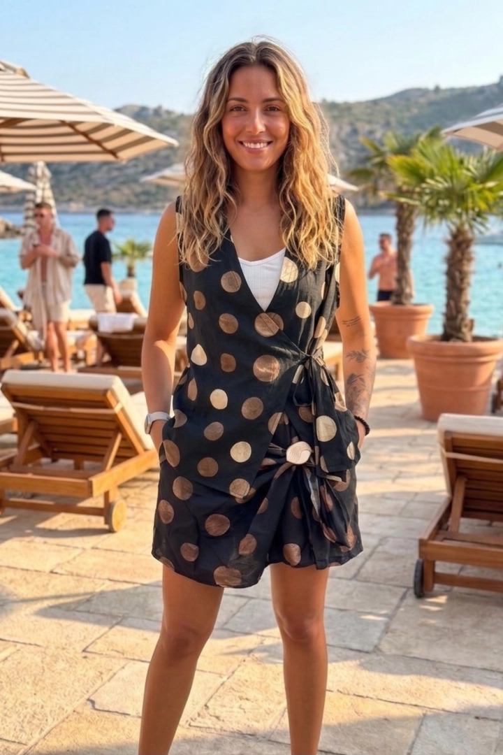 Bluzka w groszki polka dots Patenora czarna z wiązaniem i luźnym krojem