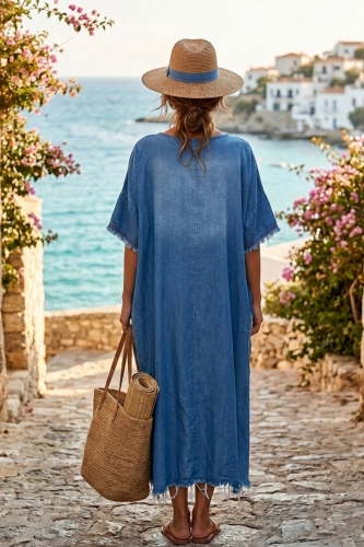 Sukienka denim blue Vinchio o fasonie oversize maxi z dekoltem V i krótkim rękawem