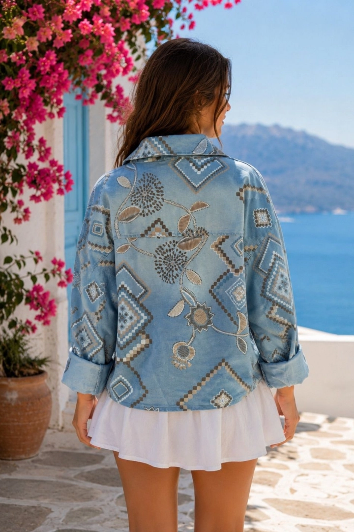 Jeansowa kurtka Tiriolo light denim blue aztecki wzór z lekkiego jeansu na sezon letni