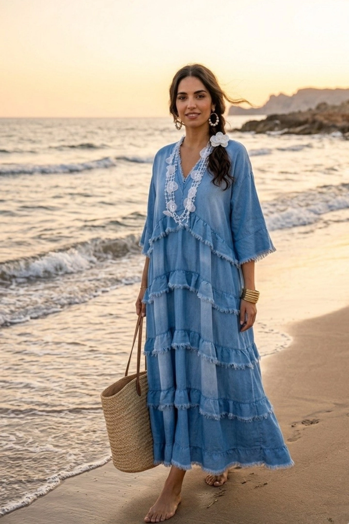 Osoppo sukienka maxi light denim blue denim z frędzlami i swobodnym krojem