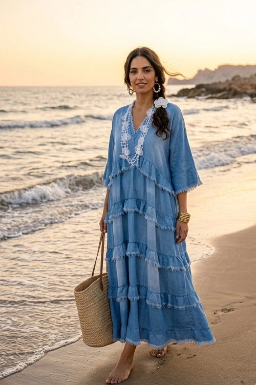 Osoppo sukienka maxi light denim blue denim z frędzlami i swobodnym krojem