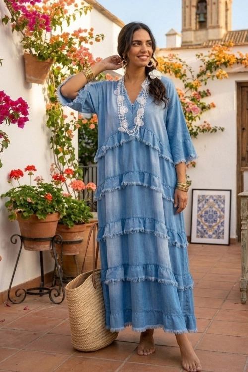Sukienka maxi Osoppo light denim blue z cienkiego jeansu i surowym wykończeniem