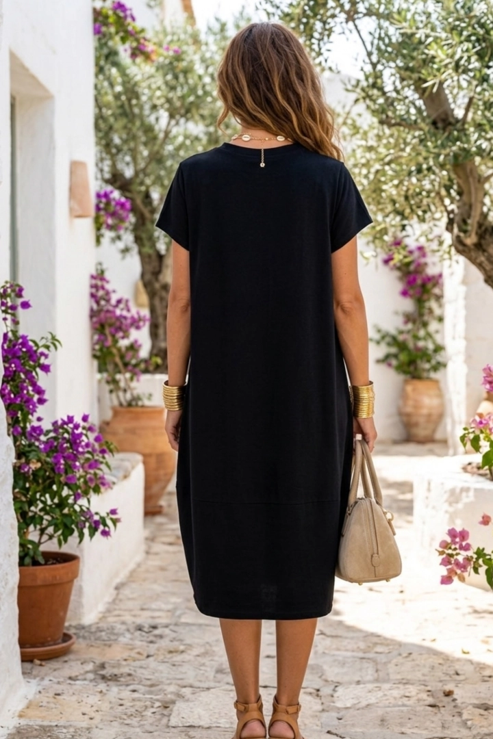 Czarna sukienka midi oversize plus size z krótkim rękawem okrągłym dekoltem i kieszeniami Valdaora