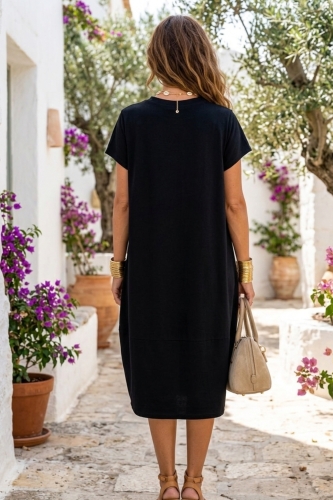 Czarna sukienka midi oversize plus size z krótkim rękawem okrągłym dekoltem i kieszeniami Valdaora