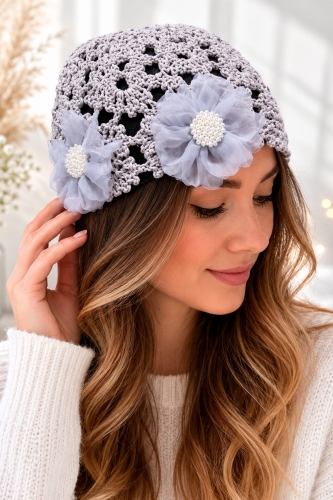 Czapka damska szara crochet beanie z ażurowym splotem i kwiatami 3D boho Formigliana