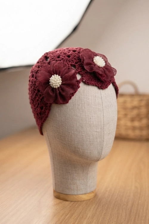 Czapka damska boho bordowa z ażurowym splotem crochet beanie Formigliana