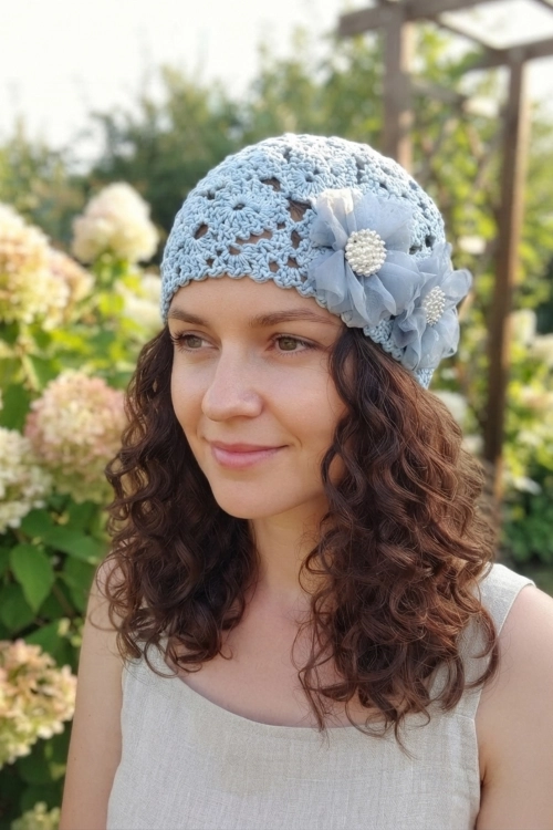 Formigliana czapka damska błękitna beanie crochet z kwiatami 3D w stylu boho