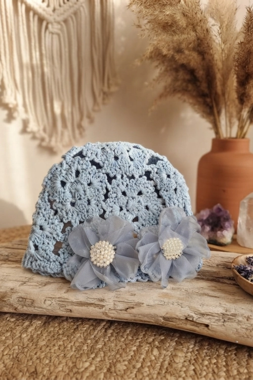Czapka damska boho błękitna z ażurowym splotem crochet beanie Formigliana