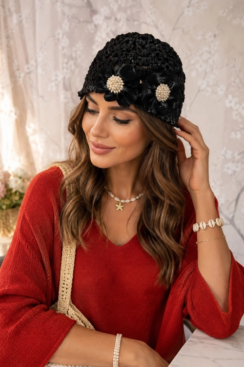 Czapka damska boho czarna z ażurowym splotem crochet beanie Formigliana