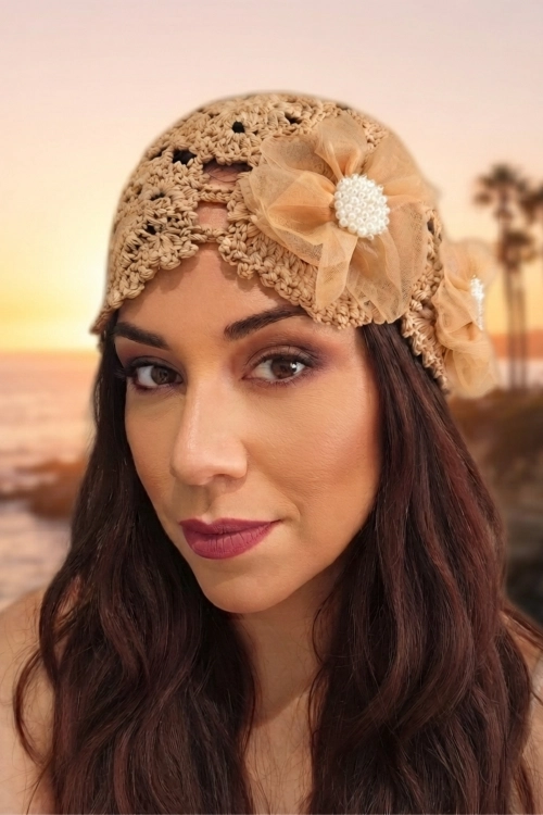 Czapka crochet beanie beżowa ciemna damska z kwiatami 3D i ażurowym wzorem Formigliana