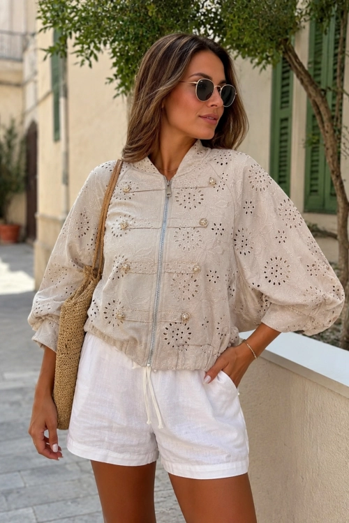 Beżowa bomberka damska z kieszeniami i ażurowymi wycięciami Albiolo