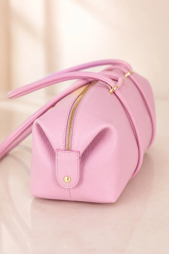 Torebka damska skórzana pudrowa różowa typu bowling bag elegancka na suwak Lerrone