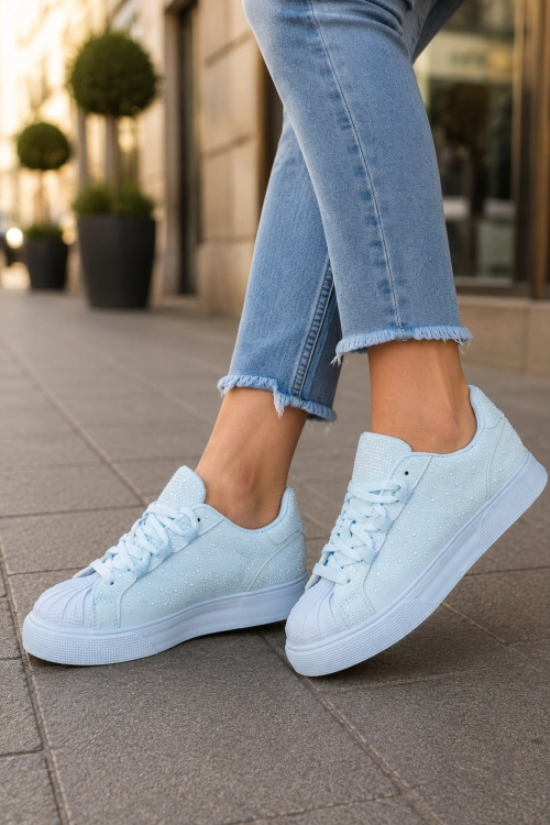 Sneakersy damskie light blue z ozdobnymi detalami cyrkoniami i wygodną płaską podeszwą Massimino