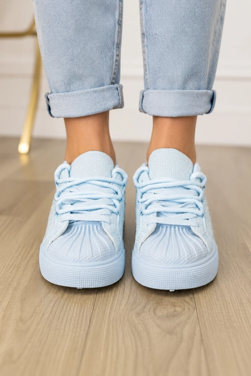 Sneakersy błękitne z ozdobnym tłoczeniem i cyrkoniami na płaskiej podeszwie Massimino