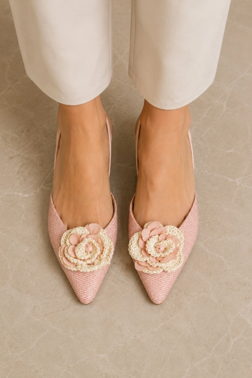 Różowe czółenka damskie z odkrytą piętą slingback i efektownym kwiatowym detalem 3D Murialdo