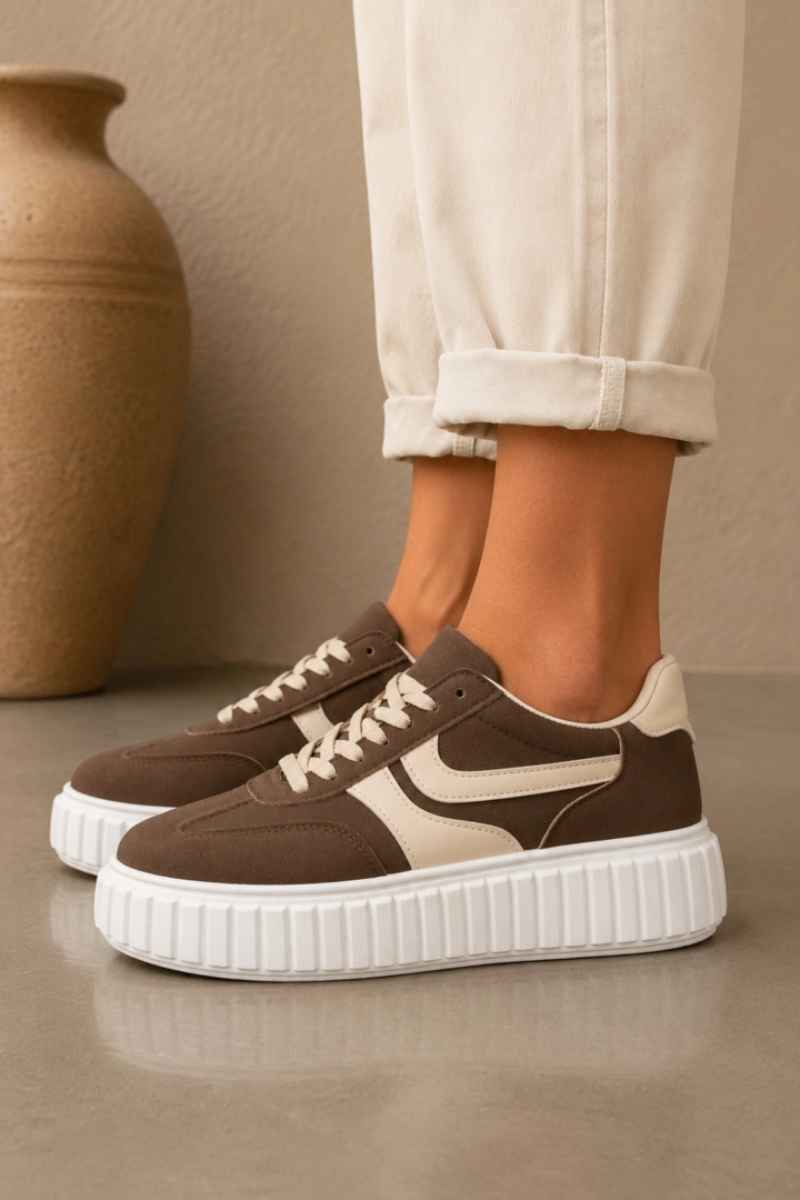 Brązowe sneakersy zamszowe na grubej podeszwie Aranci