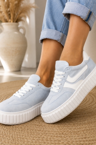 Błękitne sneakersy sportowe zamszowe z ryflowaną podeszwą Aranci