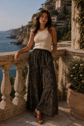 Spodnie wide leg w kolorze brązowym z eleganckim kwiatowym motywem Rotondella