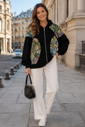 Bluza czarna oversize z kapturem z żakardowymi wstawkami w kwiatowy print zapinana na suwak z kieszeniami Alcobendas