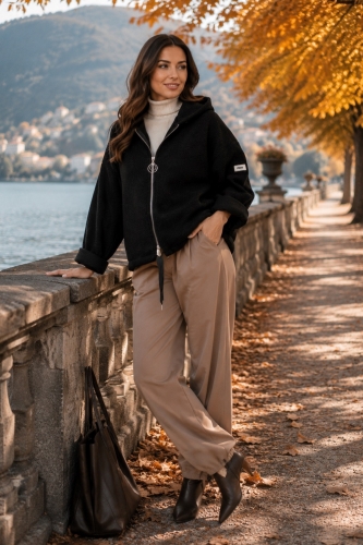 Czarna bluza oversize z kapturem na zamek i kieszeniami Almeria