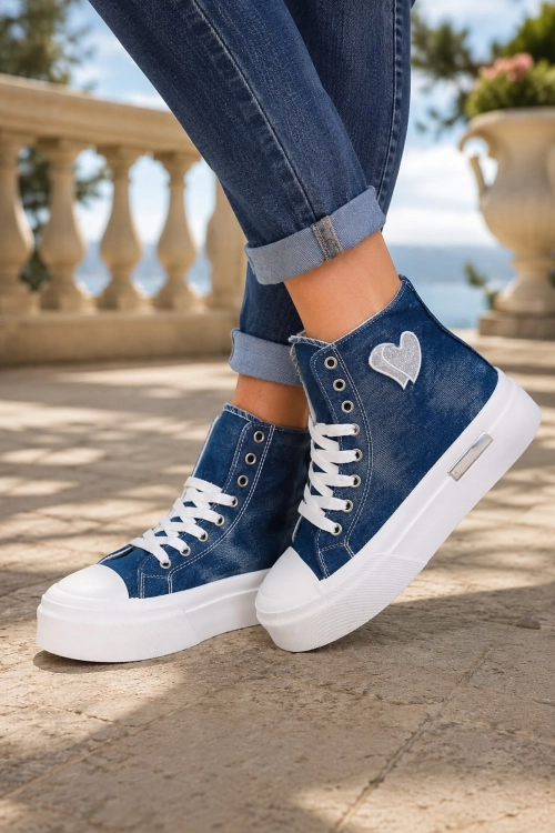 Damskie trampki jeansowe denim blue z wysoką cholewką i dekoracyjnym sercem Dorenzia