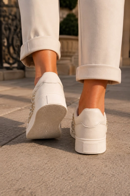 Modne sneakersy Teravola beżowe z dużymi cyrkoniami i wygodną platformową podeszwą