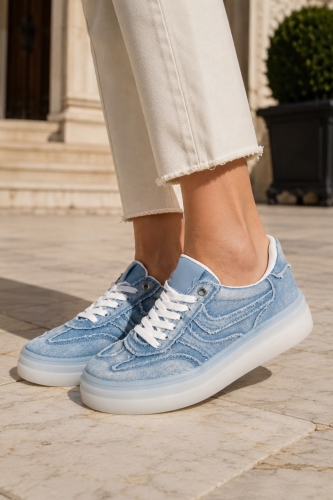Sneakersy błękitne jeansowe z przeszyciami na grubej gumowej podeszwie Benidorm