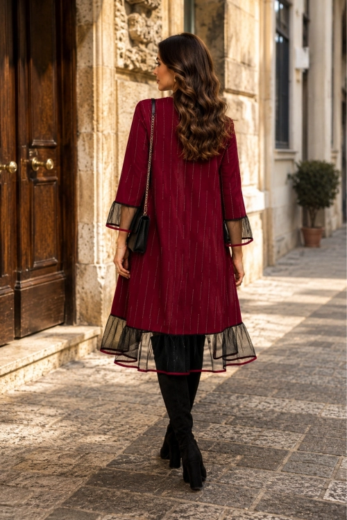 Bordowa sukienka midi elegancka z kryształkami i tiulem Manzanares