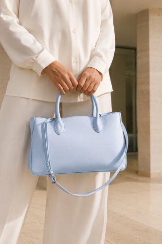 Błękitna torebka skórzana shopper elegancka z dodatkowym paskiem Escusaguat