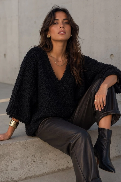 Elegancki sweter czarny Tesinoa z puszystej dzianiny boucle o kroju oversize