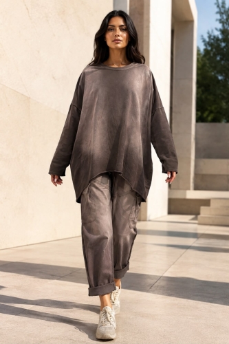 Bluza czekoladowa oversize asymetryczna z długim rękawem dekatyzowana Andreis