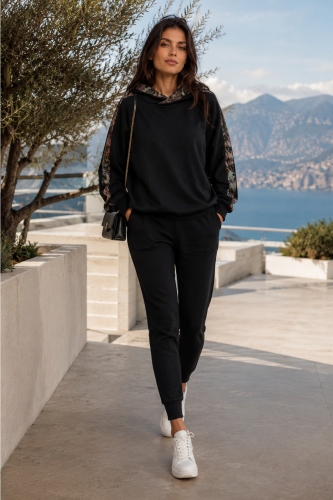 Bluza czarna oversize dresowa z kapturem i żakardowymi wstawkami Alella