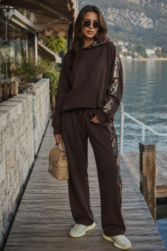 Bluza brązowa oversize dresowa z kapturem i żakardowymi wstawkami Alella