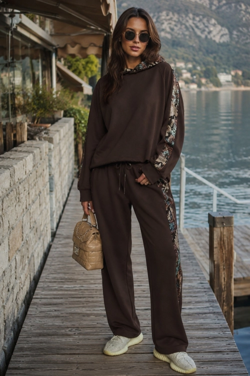 Bluza brązowa oversize dresowa z kapturem i żakardowymi wstawkami Alella