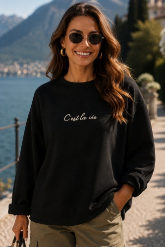 Bluza oversize czarna z obniżoną linią ramion i napisami surowo wykończona Casafort