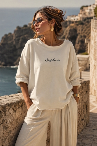 Bluza oversize beżowa z obniżoną linią ramion i napisami surowo wykończona Casafort